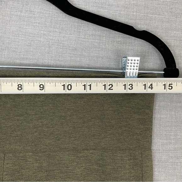 Lululemon Q5 Olive Green Capri Leggings Sz 8 - Picture 6 of 8